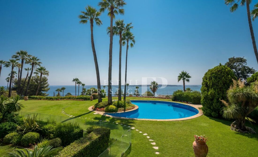 CANNES CALIFORNIE –  Splendide appartement 4 pièces récemment renové avec vue mer panoramique