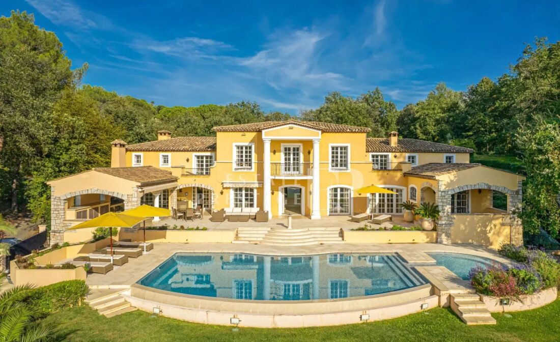 SAINT PAUL DE VENCE  : A superb and vast luxury villa