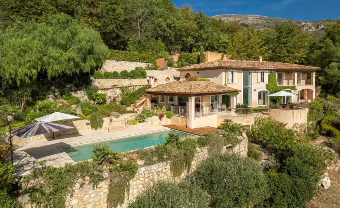 TOURRETTES-SUR-LOUP  :  a beautiful 5 bedroom villa with stunning panoramic sea view, Tourrettes sur Loup