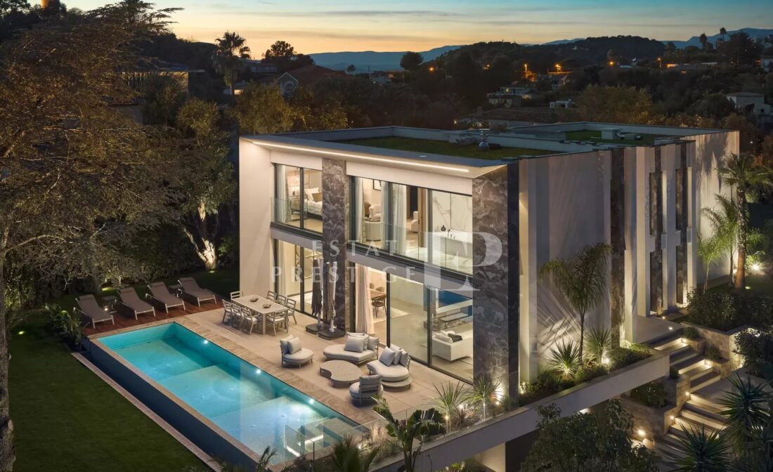 SUPER-CANNES – New contemporary architect-designed villa with sea view