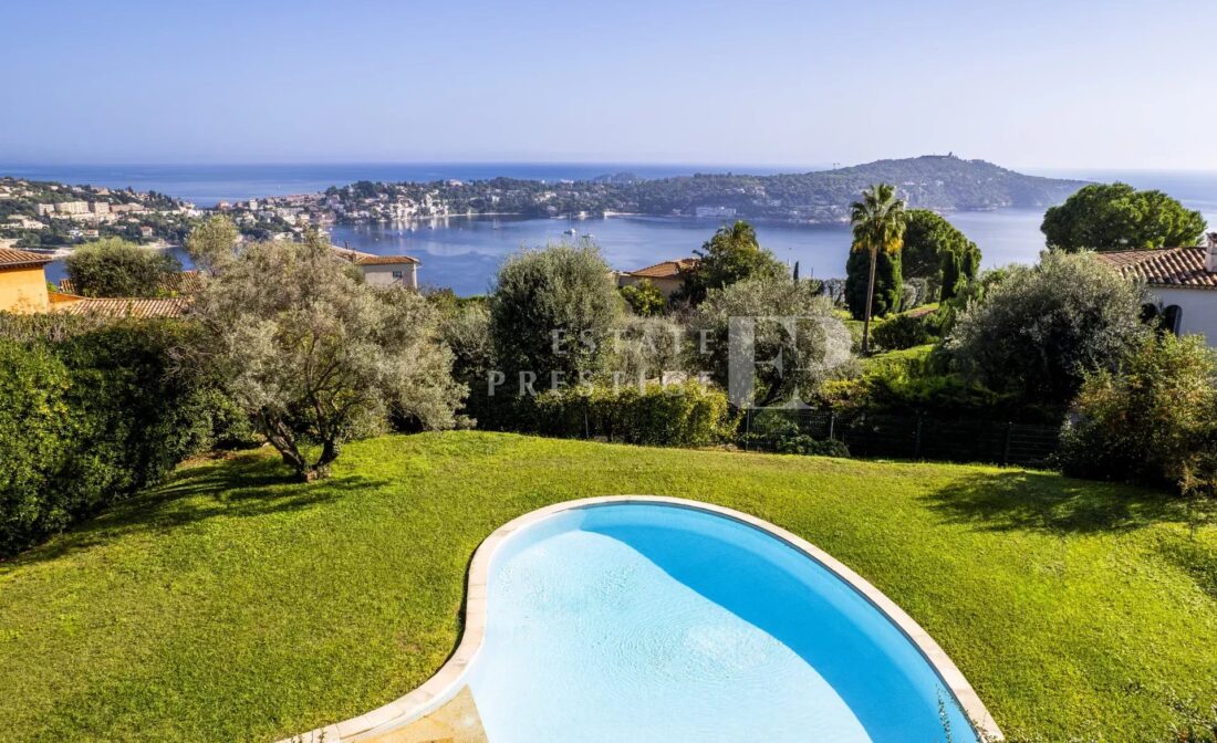 VILLEFRANCHE-SUR-MER – charming villa with Panoramic Sea View