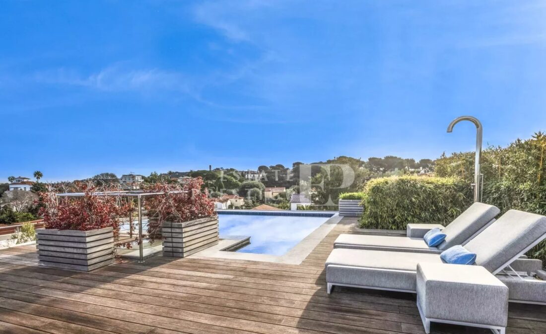 CAP D’ANTIBES – Penthouse avec toit terrasse et piscine dans résidence de haut standing