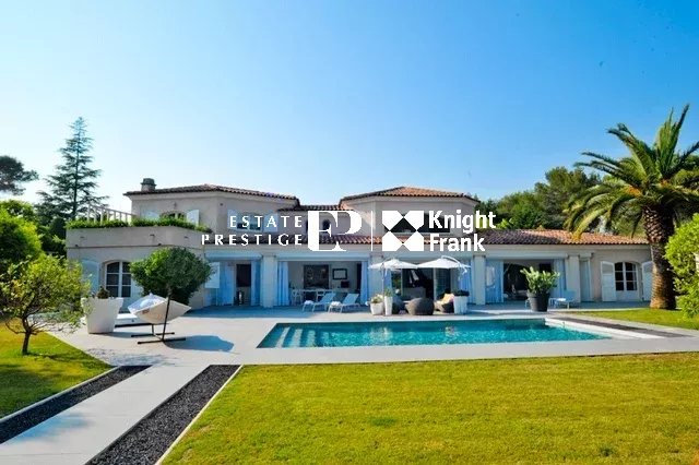 MOUGINS – Belle villa dans prestigieux domaine fermé