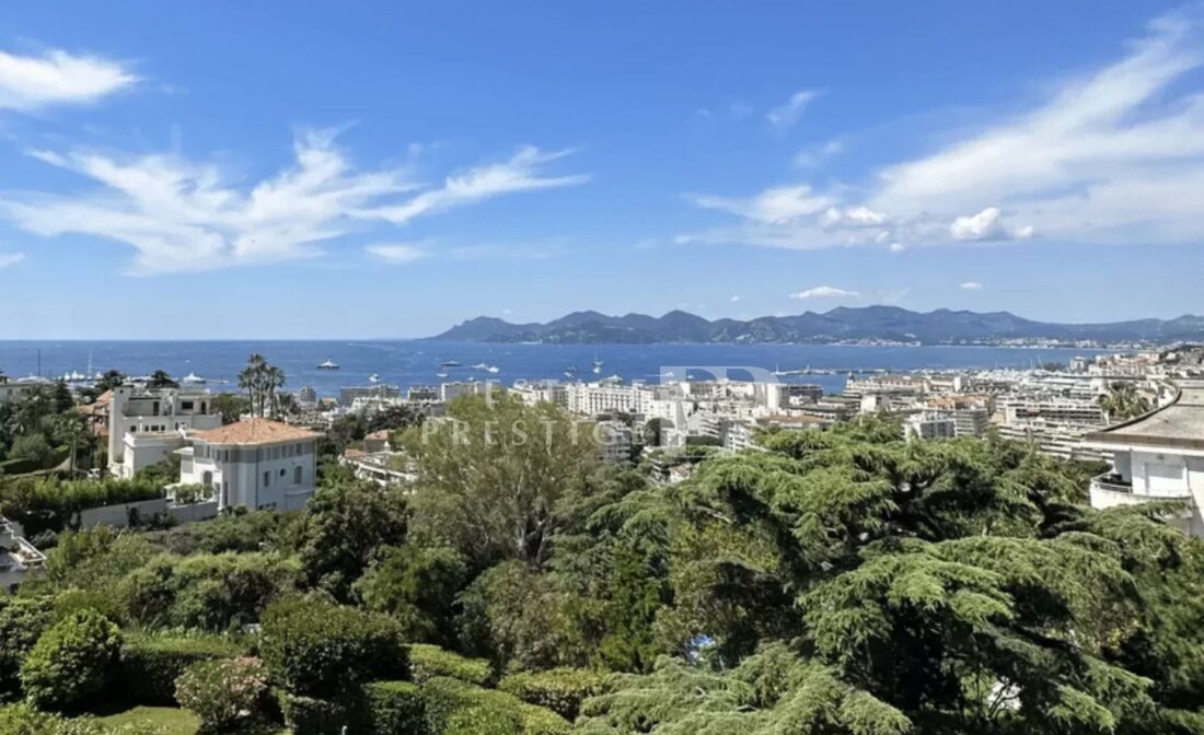 CANNES CALIFORNIE – 4 bedrooms apartment with panoramic seaview
