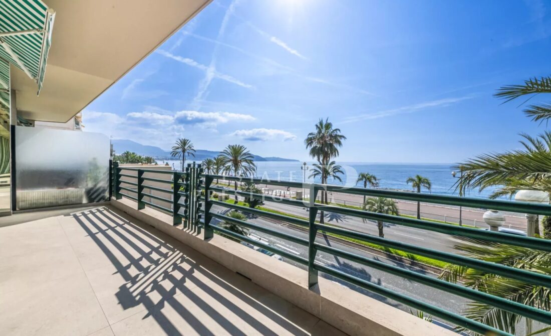 NICE – Sea front 3 bedroom apartment on the promenade des anglais