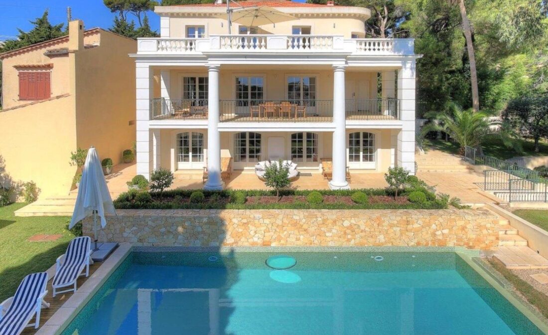 CAP D’ANTIBES – Magnificent villa with swimming pool and sea view