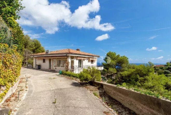 ROQUEBRUNE CAP MARTIN – Villa à rénover, vuer mer panoramique très beau potentiel aux portes de Monaco