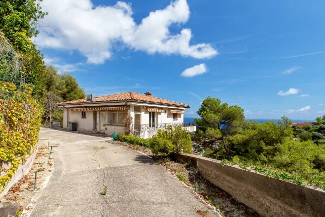 ROQUEBRUNE CAP MARTIN – Villa à rénover, vuer mer panoramique très beau potetiel aux portes de Monaco