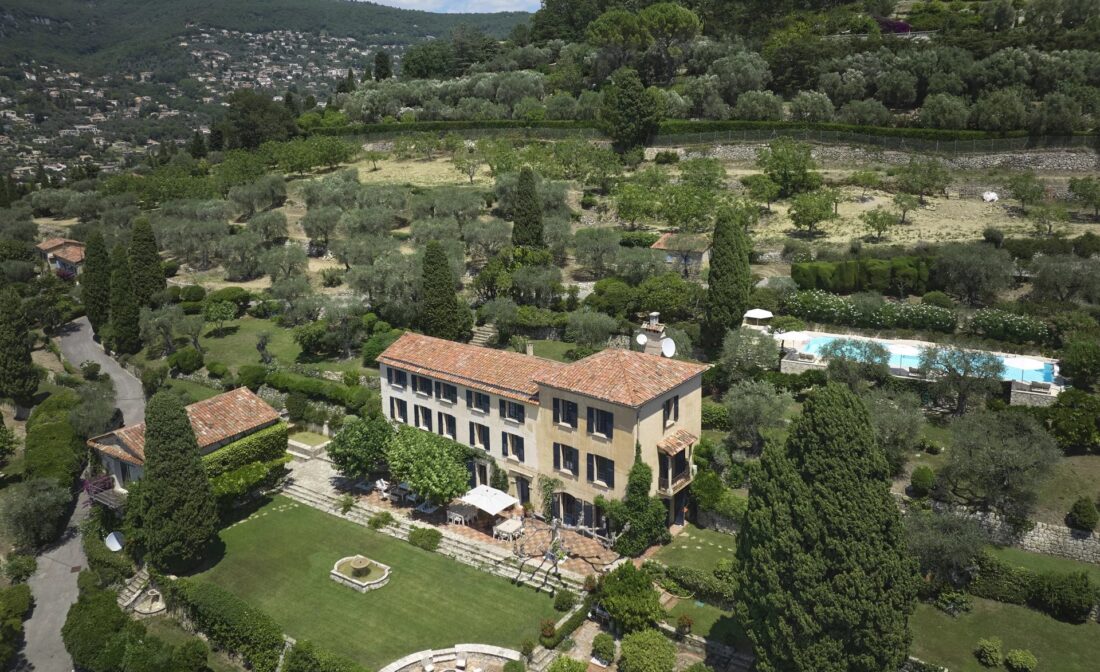 GRASSE – Superb Bastide in a dominant position