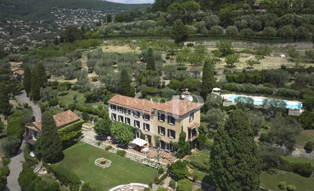 GRASSE – Superb Bastide in a dominant position