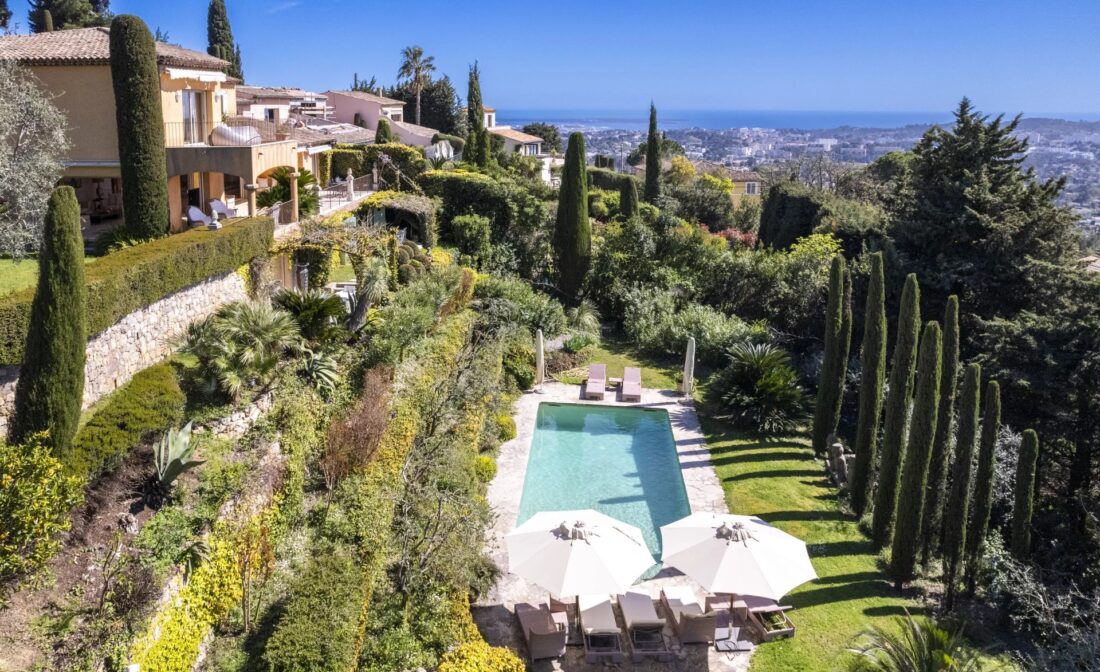 MOUGINS – Sea View and walking distance to the Old Village