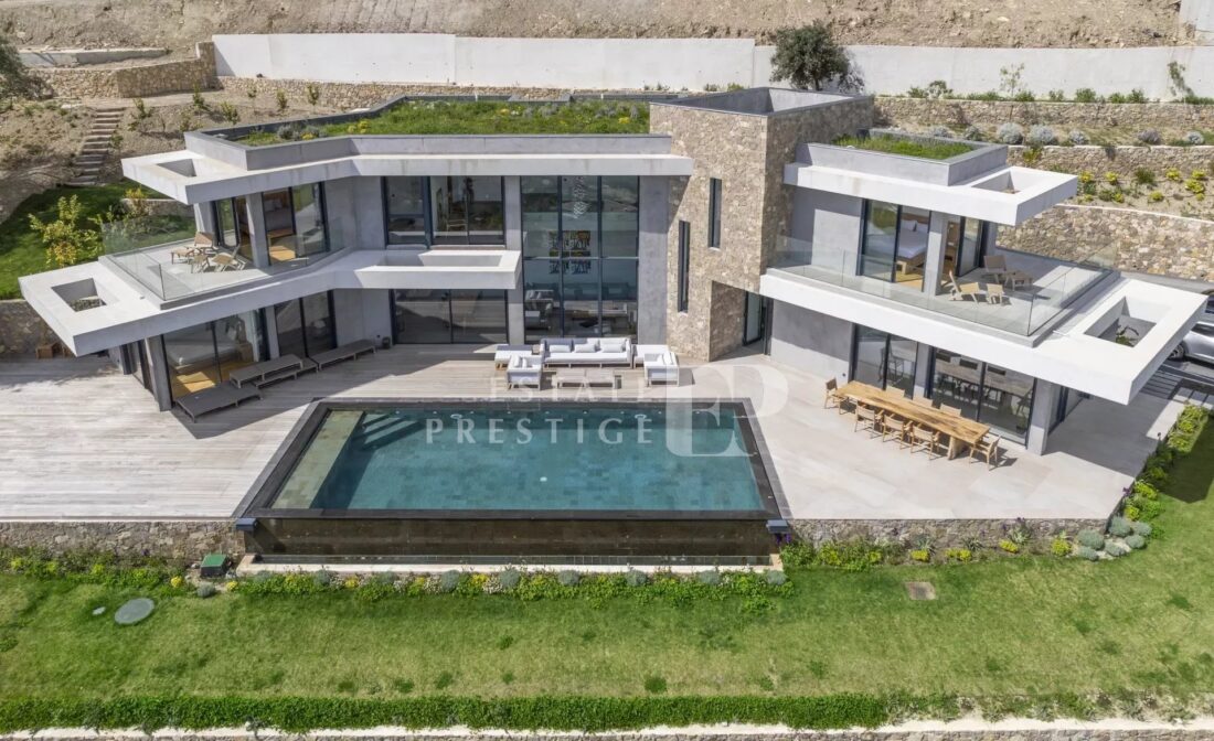Vence : Fantastisk moderne villa med panoramautsikt over havet.