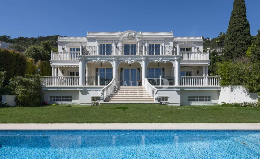 SUPER CANNES – Splendid villa with panoramic sea view