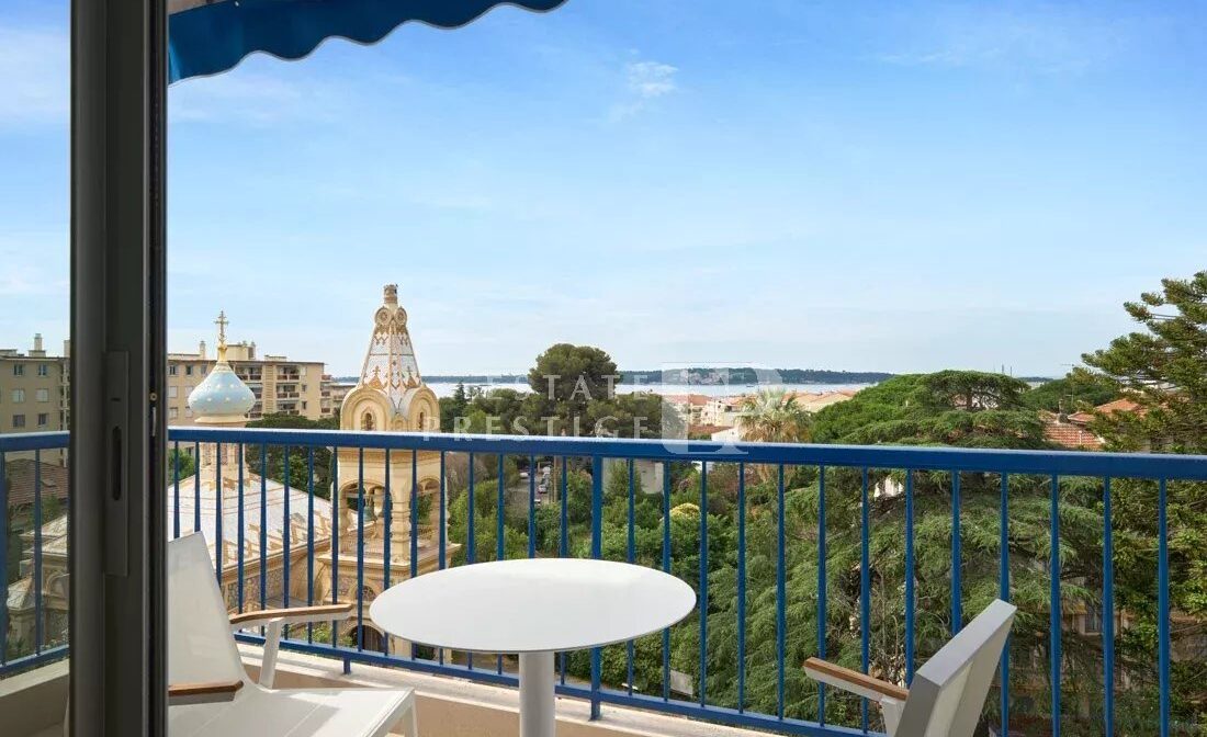 Cannes.3 Bedrooms apartment with seaview