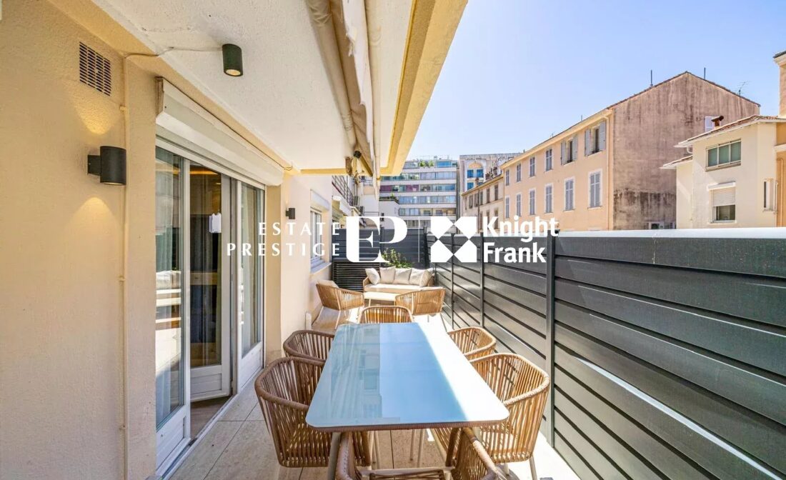 CANNES BANANE – Contemporary renovated apartment in the heart of La Banane