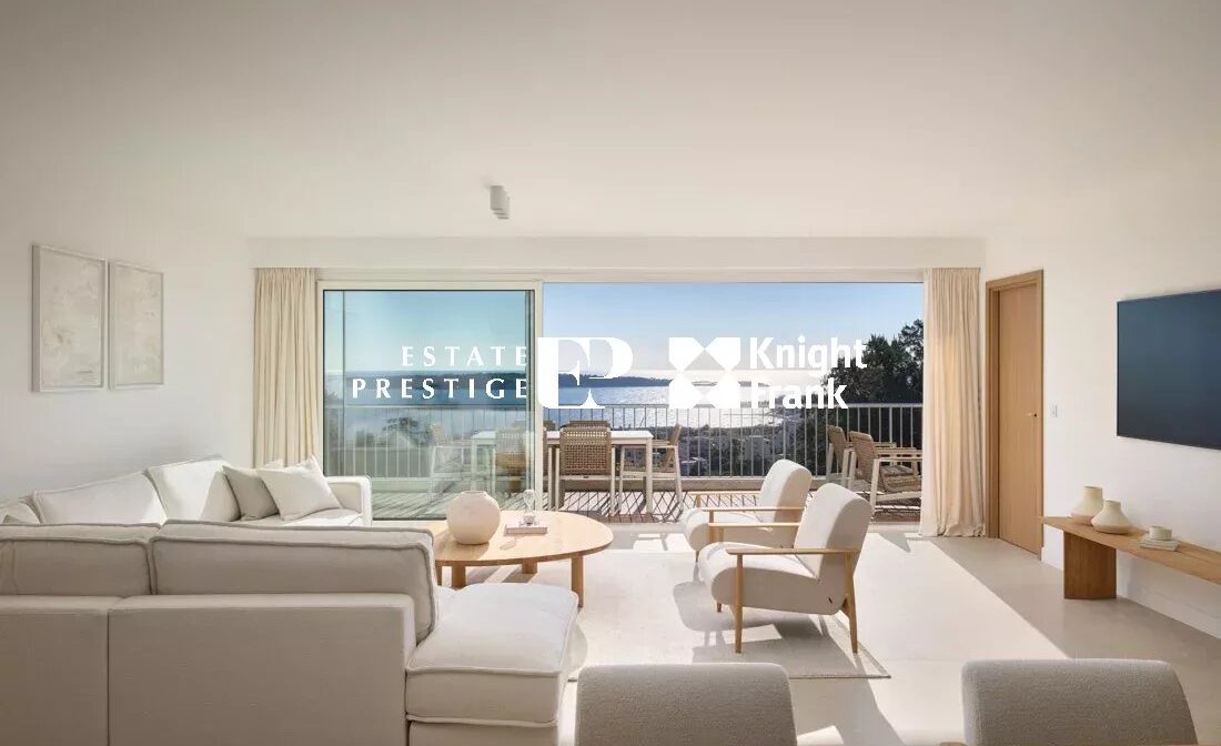 CANNES – Superb renovated apartment with panoramic sea views