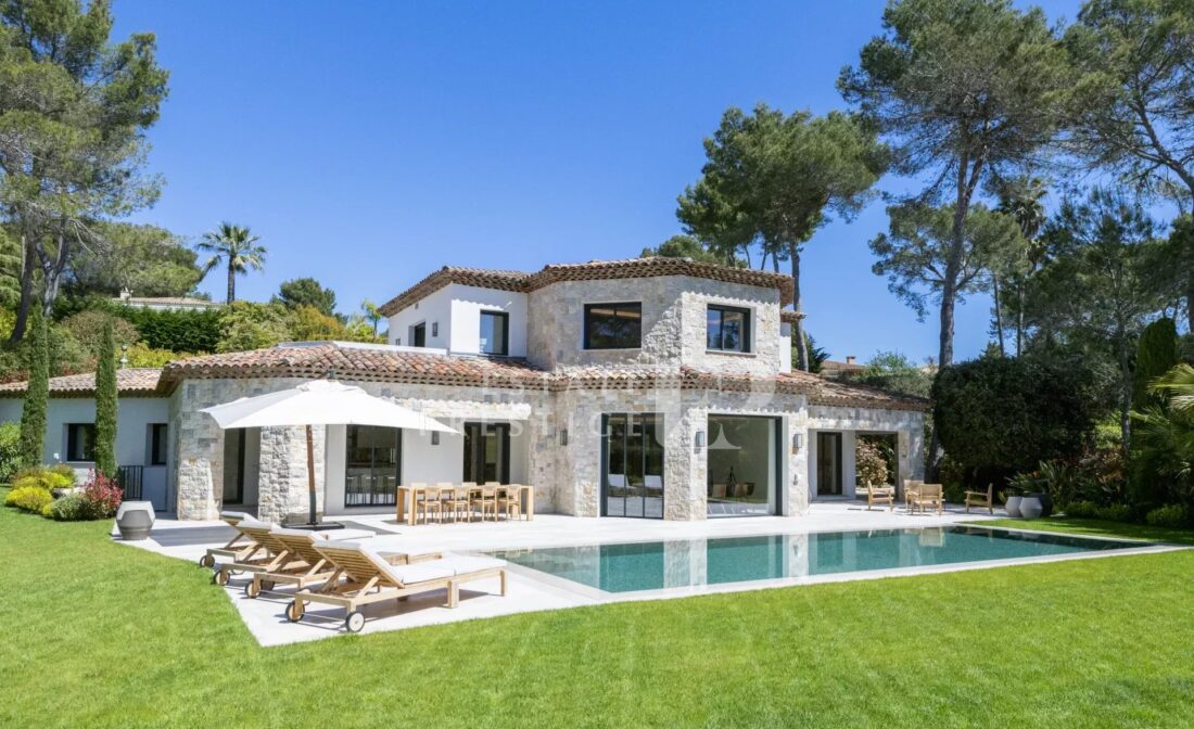 MOUGINS – Magnifique villa dans un prestigieux domaine privé