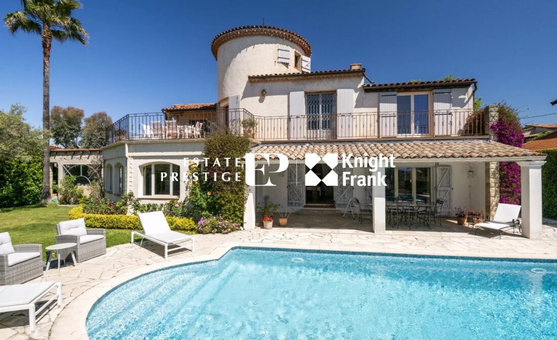 ANTIBES – Neo-Provençal villa with sea view