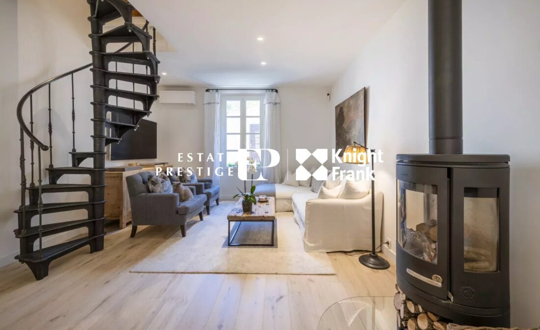 VALBONNE VILLAGE  :  A unique and immaculate 3 bedrooms Townhouse