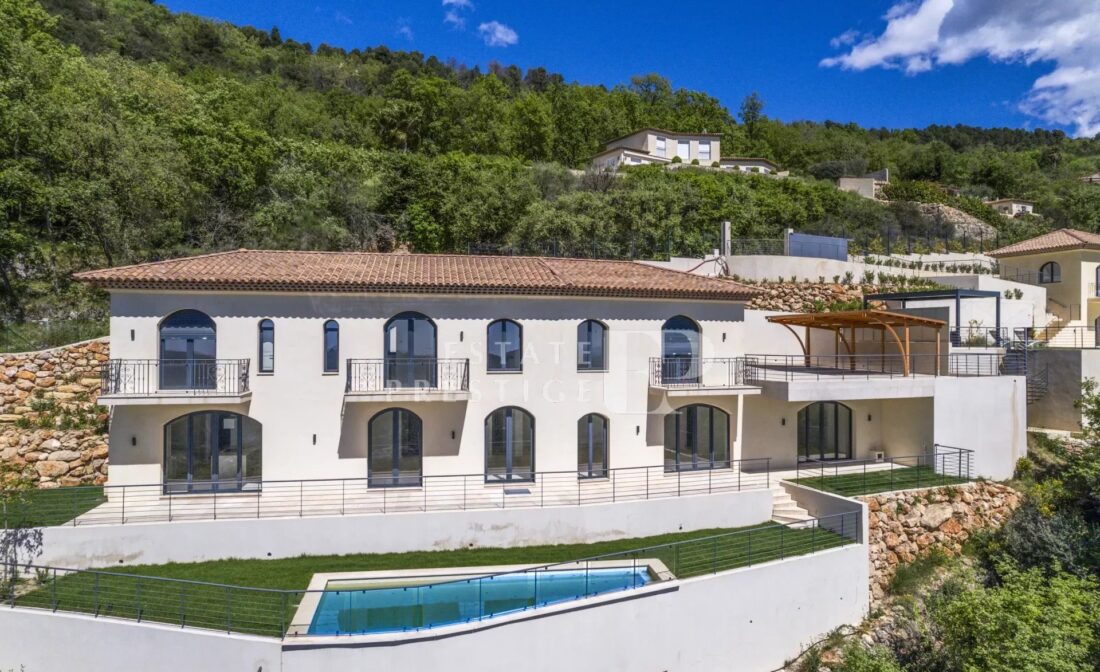 CABRIS : Exceptional property with stunning panoramic sea view.