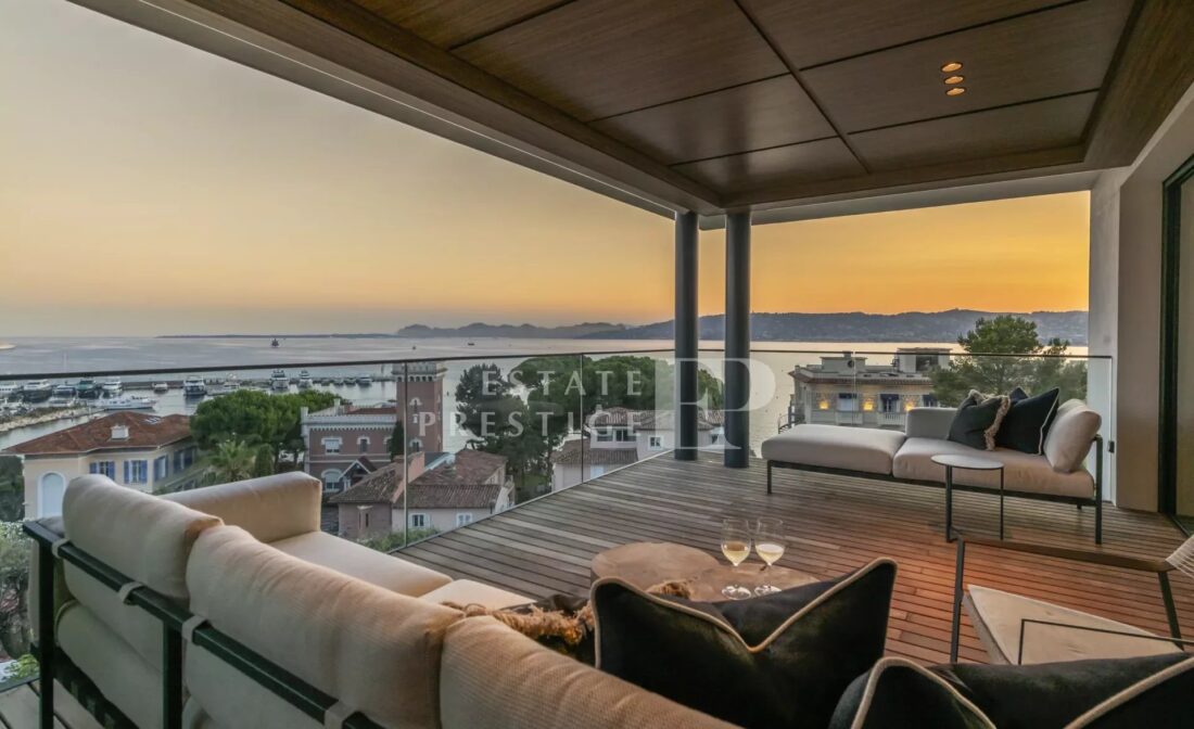 CAP D’ANTIBES – Top floor Apartment on Cap d’Antibes with Panoramic Sea Views