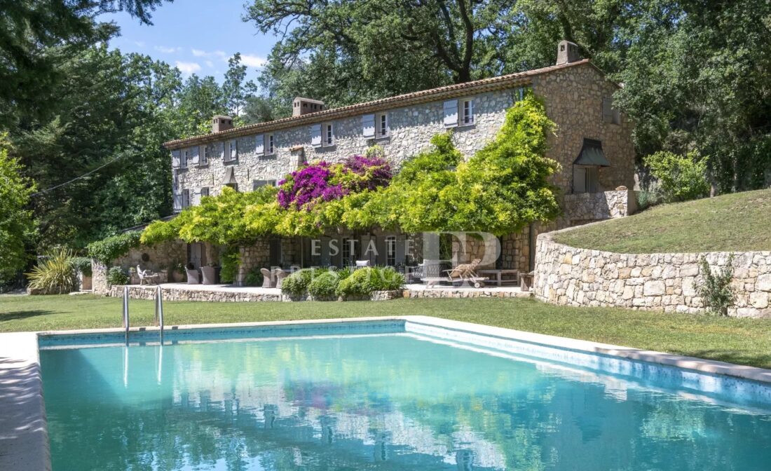CHATEAUNEUF-DE-GRASSE – Stone Bastide with Pool and Incredible Views