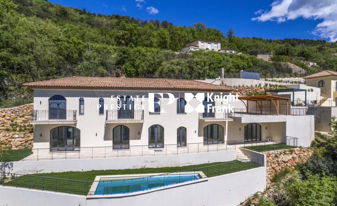 CABRIS : Exceptional property with stunning panoramic sea view.