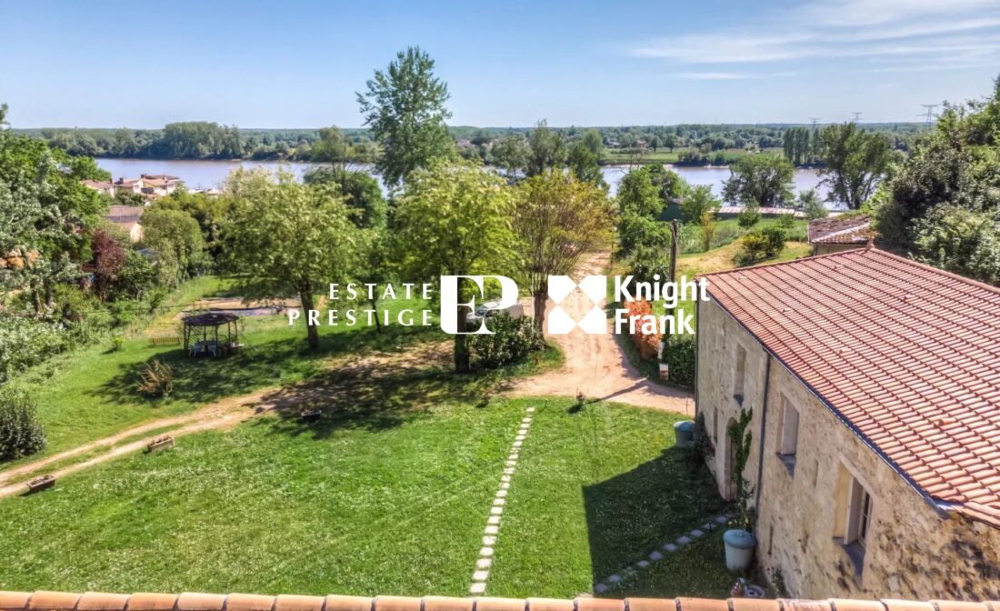 Stone house overlooking the Garonne