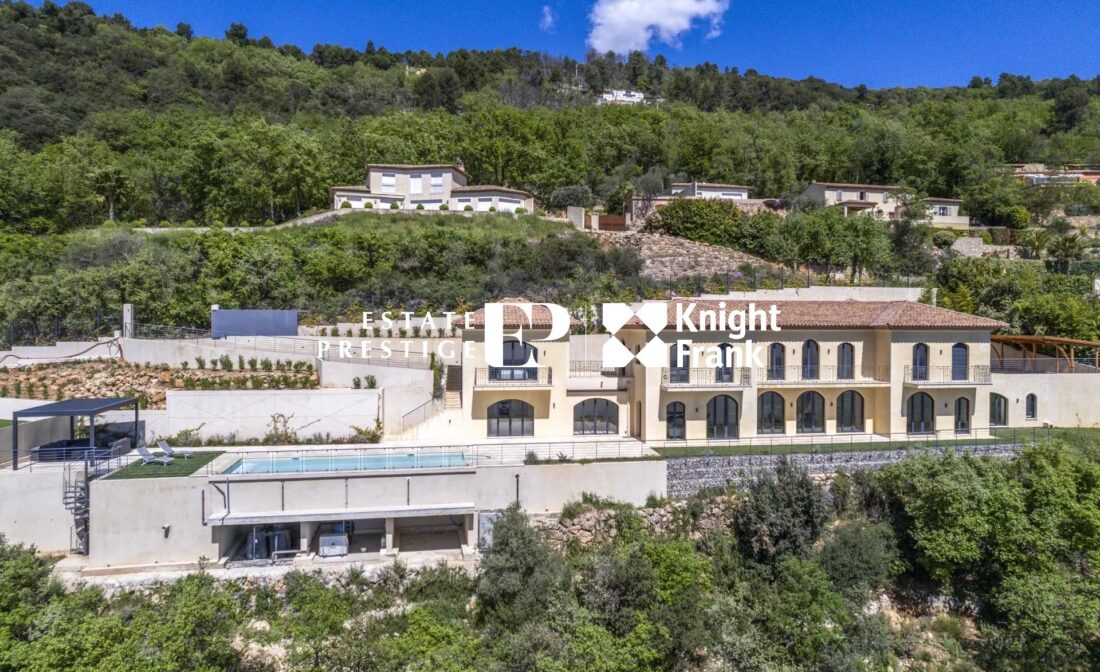 CABRIS : Exceptional property with stunning panoramic sea view.