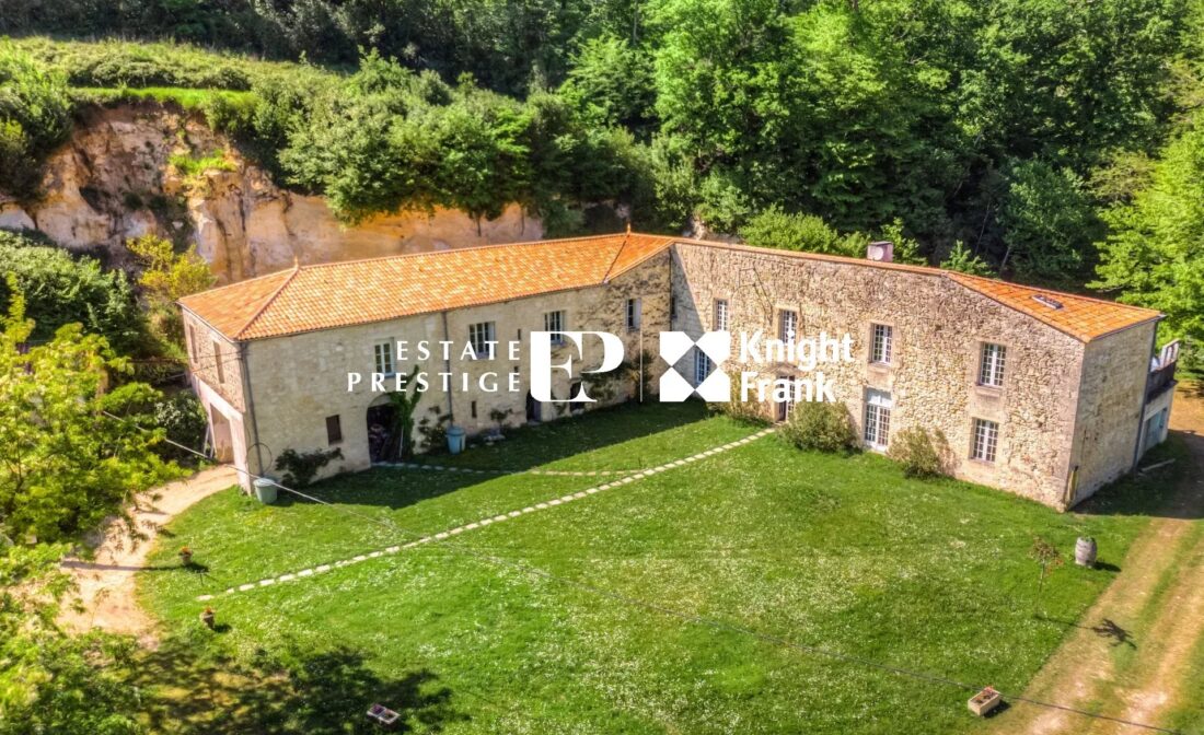 Stone house overlooking the Garonne