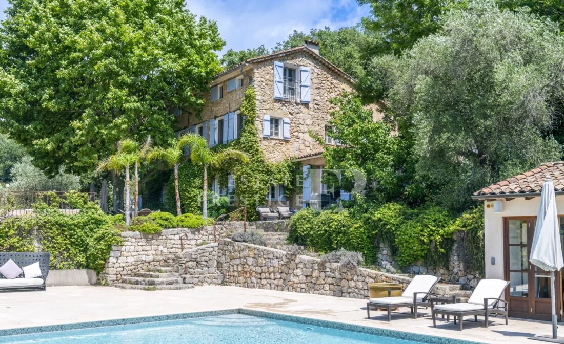 GRASSE : A Charming stone Mas with a guest house and sea view