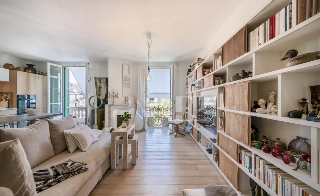 NICE : Appartement de Charme avec Balcon et Vue Panoramique sur les Collines