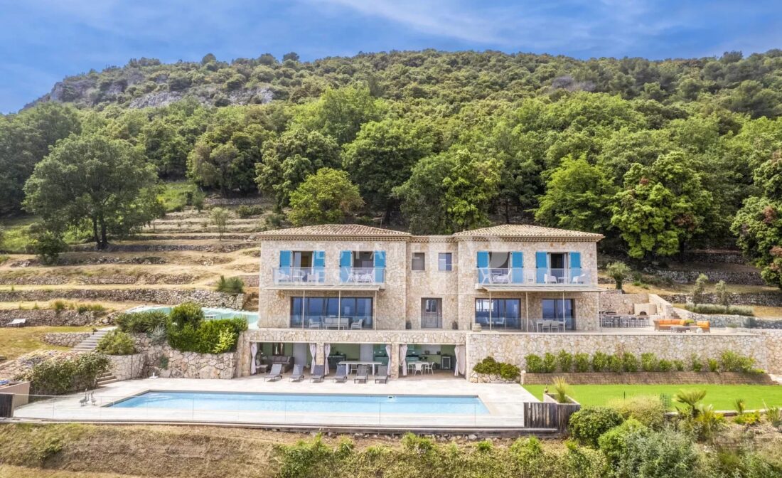 TOURRETTES-SUR-LOUP :Stor Villa i Sten med Panoramisk Havsutsikt