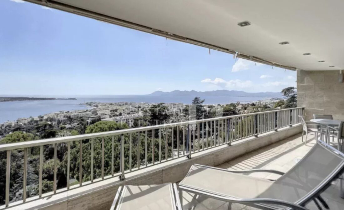 CANNES CALIFORNIE – Sublime appartement de 3 chambres avec vue mer panoramique