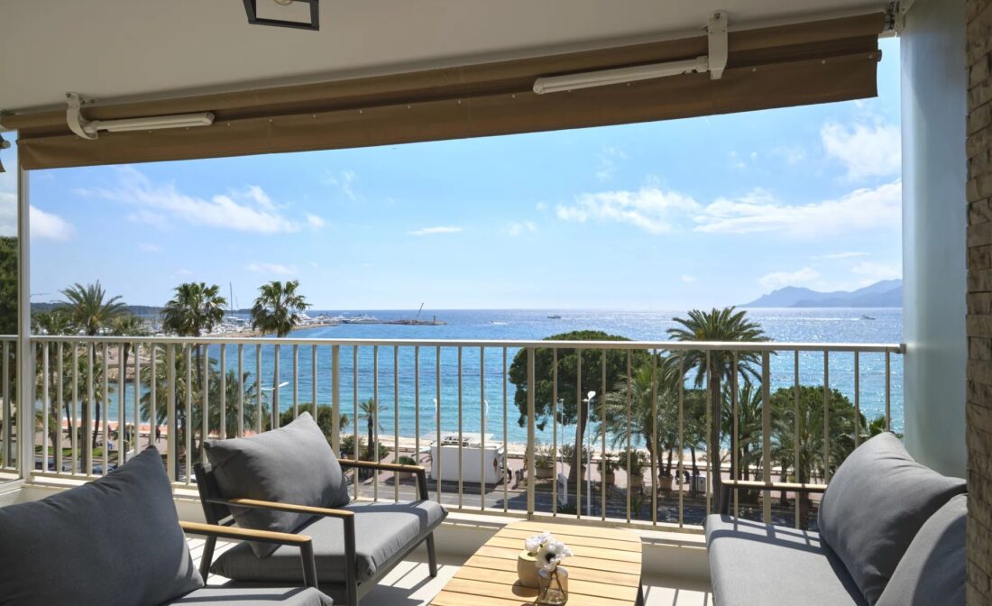 CANNES CROISETTE – 2 bedroom flat with panoramic sea view