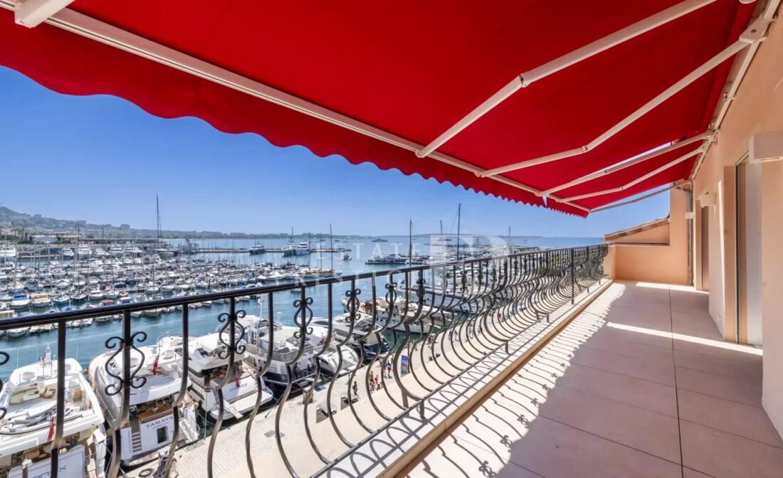 CANNES – Wonderful penthouse with panoramic seaview