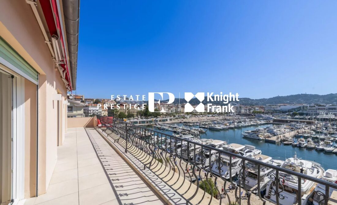 CANNES – Penthouse traversant avec vue mer panoramique