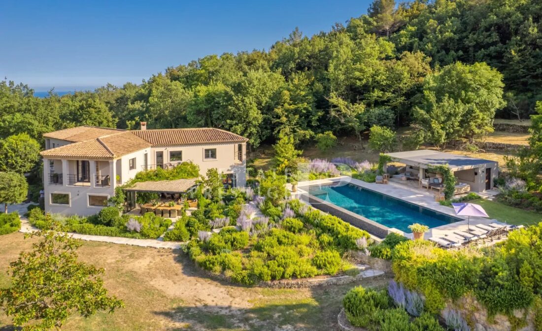 Chateauneuf-de-Grasse : En enestående villa med panoramautsikt