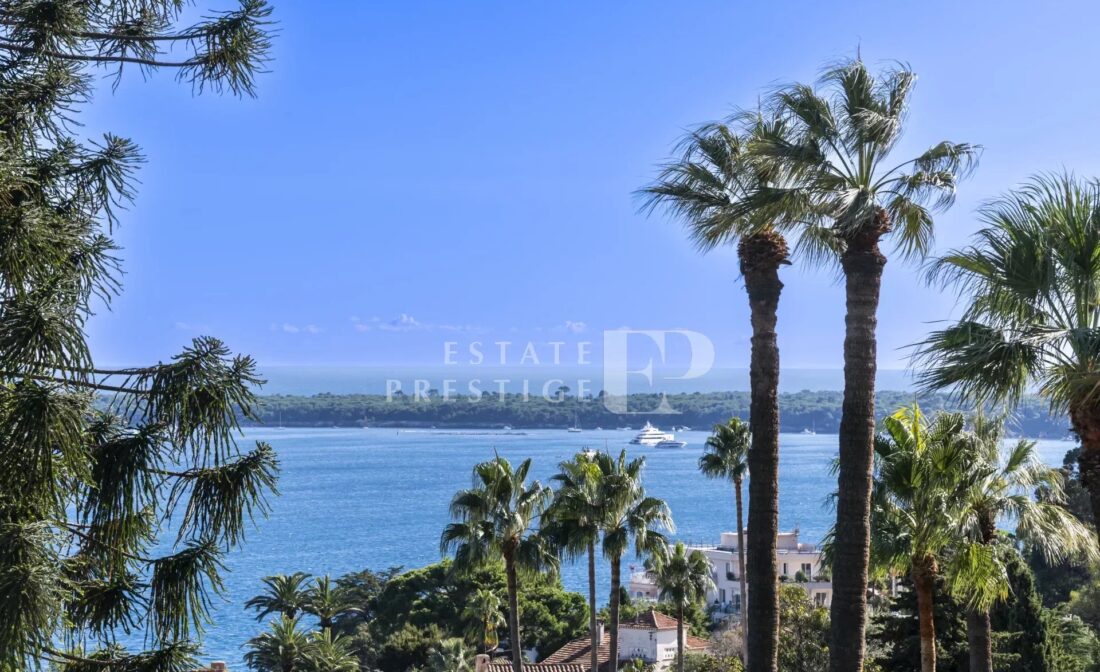 CANNES CALIFORNIE – 3-bedroom fully renovated apartment with a sea view