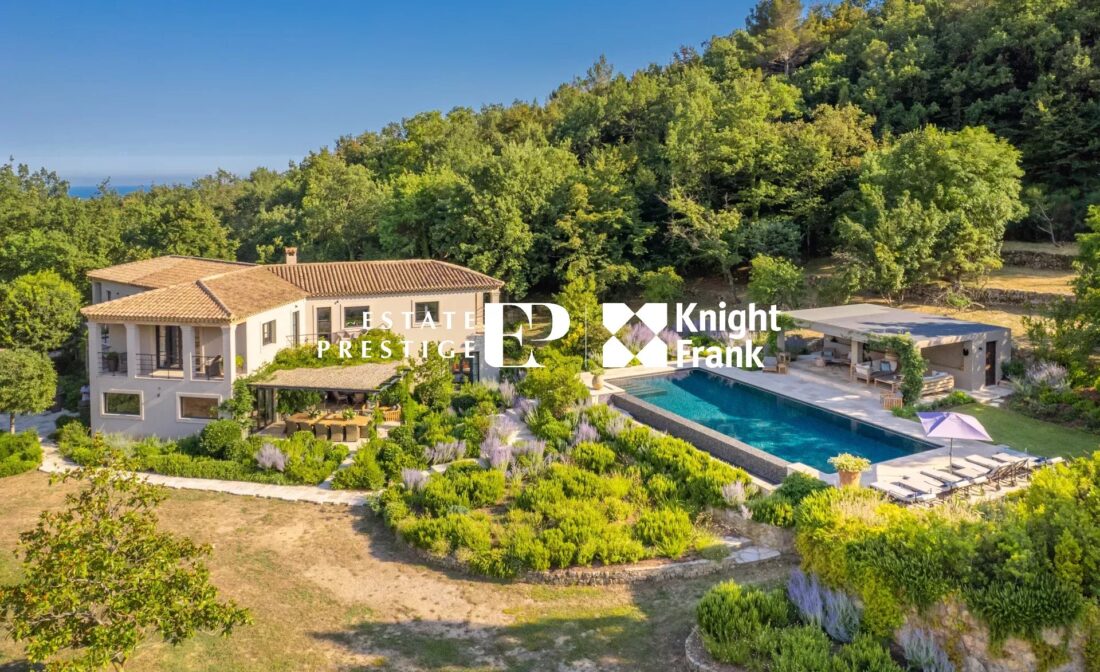 CHATEAUNEUF-DE-GRASSE : En enestående villa med panoramautsikt