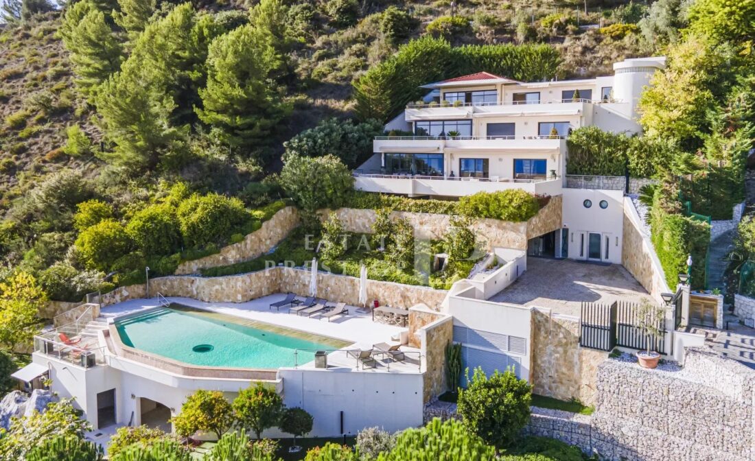 EZE – Vast and luxurious property with panoramic sea views in a gated domain a stone throw from Monaco