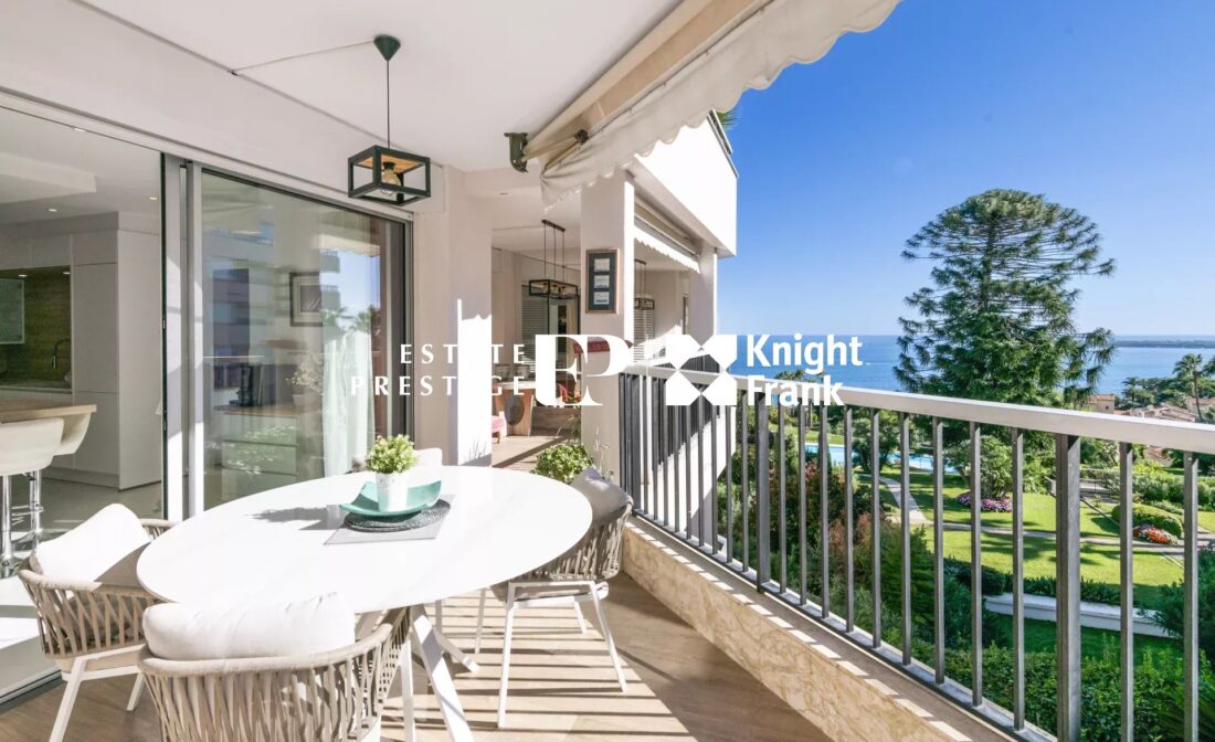 CANNES CALIFORNIE – 3-bedroom fully renovated apartment with a sea view