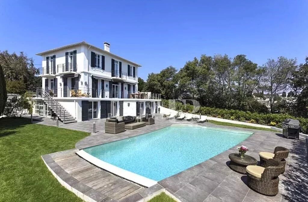 Belle Époque Villa with Pool and Sea View in Cannes