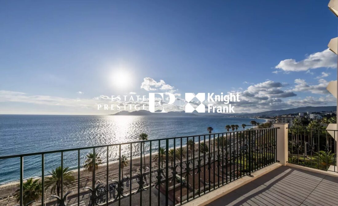 CANNES PLAGE DU MIDI – 4-room top floor seafront apartment