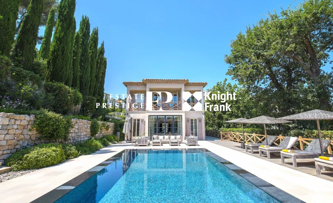 MOUGINS VILLAGE – Villa de charme avec piscine miroir et maison d’Invités