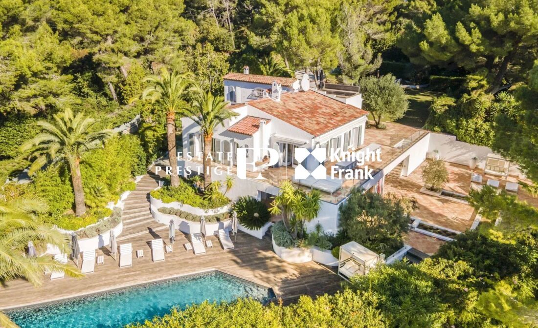 CANNES – Villa with beautiful sea view